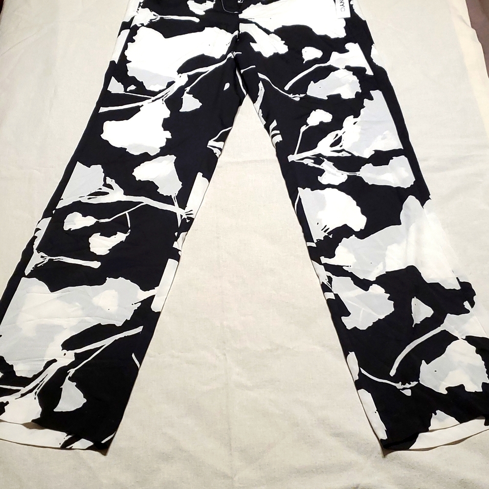 DKNYC Womans Cow Print ide Leg Pants Size 4 NWT